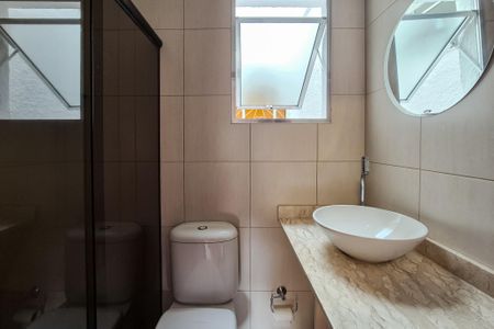 Casa à venda com 243m², 3 quartos e 4 vagasBanheiro da Suíte 2