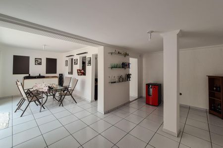 Casa à venda com 243m², 3 quartos e 4 vagasEdícula