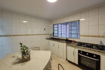 Casa à venda com 243m², 3 quartos e 4 vagasCozinha - Armários