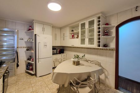 Casa à venda com 243m², 3 quartos e 4 vagasCozinha - Armários