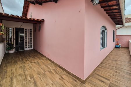Casa à venda com 243m², 3 quartos e 4 vagasQuintal