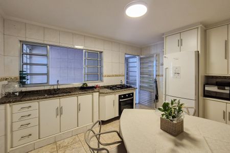 Casa à venda com 243m², 3 quartos e 4 vagasCozinha - Armários