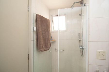 Apartamento à venda com 78m², 2 quartos e 2 vagasBanheiro da Suíte