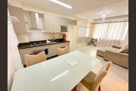 Sala/Cozinha de apartamento para alugar com 2 quartos, 70m² em Bela Vista, São José