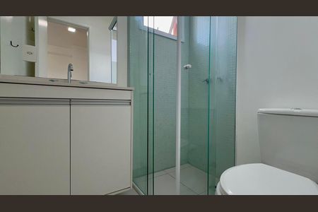 Banheiro de kitnet/studio para alugar com 1 quarto, 33m² em Pinheiros, São Paulo