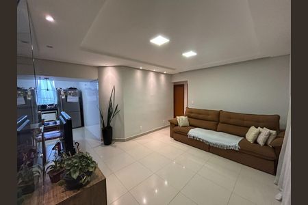 Apartamento à venda com 3 quartos, 180m² em Europa, Contagem