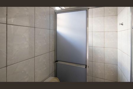 Banheiro de casa para alugar com 2 quartos, 75m² em Parque Vitoria, São Paulo