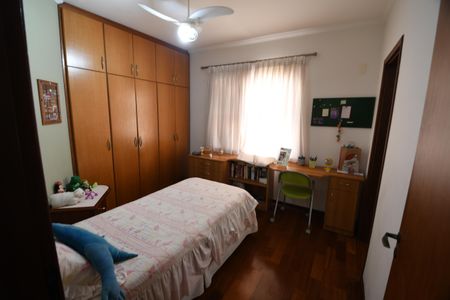 Casa à venda com 280m², 3 quartos e 4 vagasQuarto Suíte 2