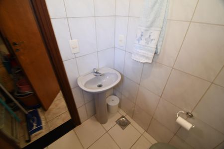 Casa à venda com 280m², 3 quartos e 4 vagasBanheiro de serviço