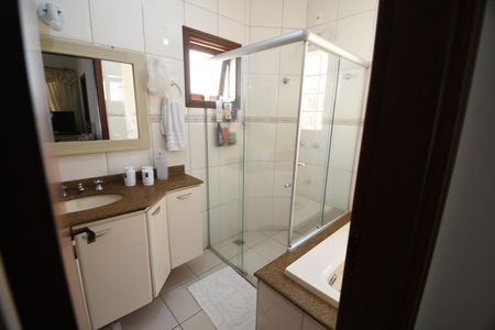 Casa à venda com 280m², 3 quartos e 4 vagasBanheiro Suíte 3