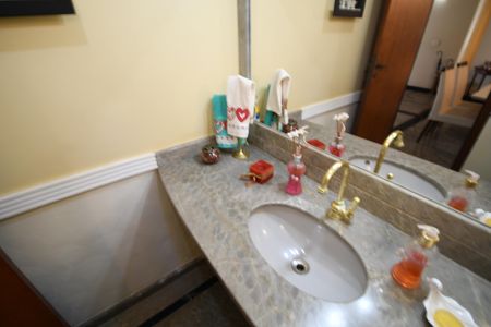 Casa à venda com 280m², 3 quartos e 4 vagasLavabo