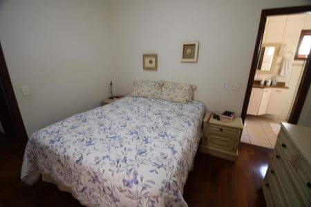 Casa à venda com 280m², 3 quartos e 4 vagasQuarto Suíte 3