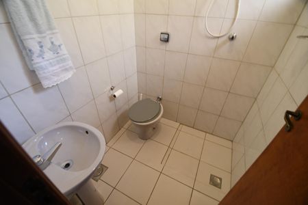 Casa à venda com 280m², 3 quartos e 4 vagasBanheiro de serviço