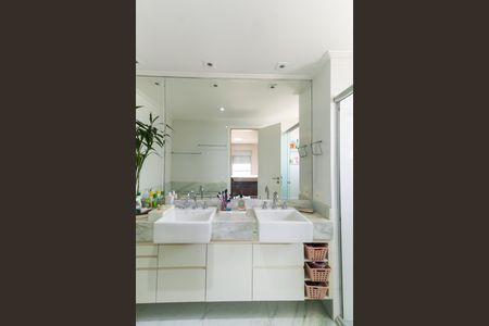 Apartamento à venda com 346m², 3 quartos e 5 vagasBanheiro da Suíte 1