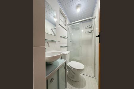 Banheiro de kitnet/studio para alugar com 1 quarto, 27m² em São João Batista, Belo Horizonte