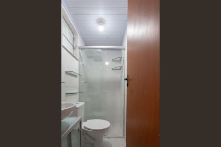 Banheiro de kitnet/studio para alugar com 1 quarto, 27m² em São João Batista, Belo Horizonte