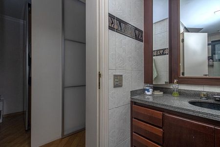 Apartamento à venda com 185m², 3 quartos e 3 vagas Apartamento à venda com 185m², 3 quartos e 3 vagasbanheiro na suíte 2_4