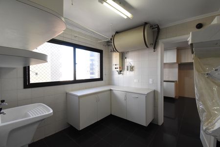 Apartamento para alugar com 165m², 3 quartos e 1 vagaÁrea de Serviço