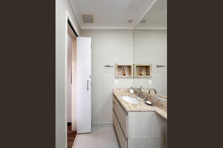 Apartamento à venda com 93m², 2 quartos e 2 vagasBanheiro da Suíte 1