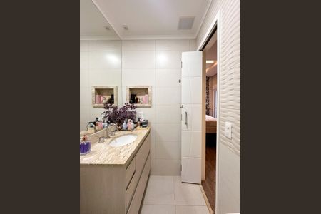 Apartamento à venda com 93m², 2 quartos e 2 vagasBanheiro da Suíte 2