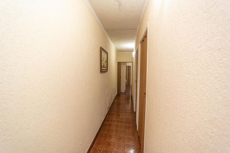 Casa à venda com 170m², 3 quartos e 2 vagasCorredor