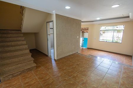 sala de casa à venda com 3 quartos, 160m² em Jaqueline, Belo Horizonte
