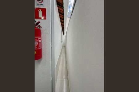 Corredor de kitnet/studio para alugar com 1 quarto, 27m² em São João Batista, Belo Horizonte