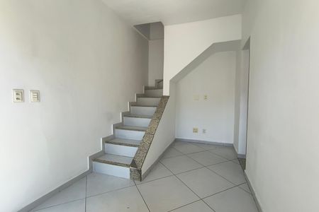 Casa de condomínio à venda com 100m², 1 quarto e 3 vagasSala
