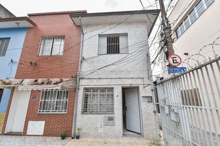 Casa para alugar com 80m², 2 quartos e 1 vaga Casa para alugar com 80m², 2 quartos e 1 vagaFachada