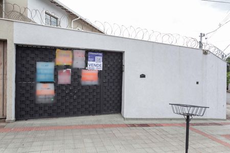 Casa à venda com 115m², 2 quartos e 2 vagasFachada