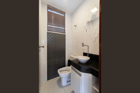 Casa à venda com 115m², 2 quartos e 2 vagasLavabo