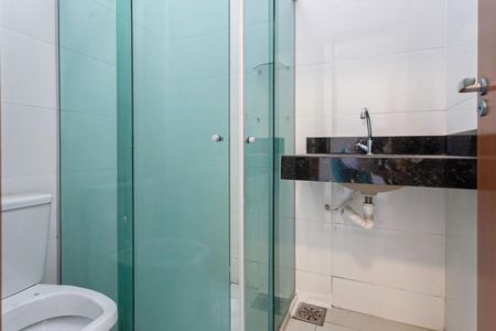 Casa à venda com 115m², 2 quartos e 2 vagasBanheiro social