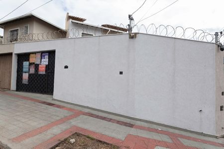 Casa à venda com 115m², 2 quartos e 2 vagasFachada