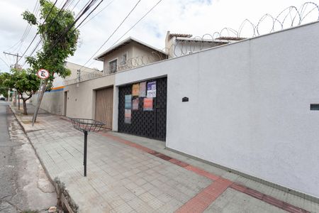Casa à venda com 115m², 2 quartos e 2 vagasFachada