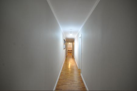 Casa à venda com 500m², 3 quartos e 4 vagasCorredor