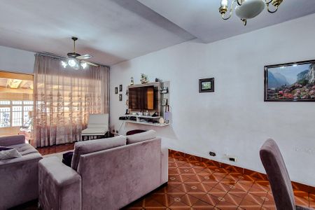 Casa à venda com 180m², 2 quartos e 2 vagasSala