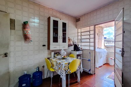 Casa à venda com 180m², 2 quartos e 2 vagasCozinha