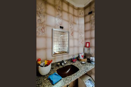 Casa à venda com 180m², 2 quartos e 2 vagasBanheiro