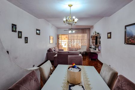 Casa à venda com 180m², 2 quartos e 2 vagasSala