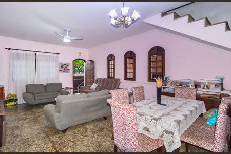 Casa à venda com 300m², 4 quartos e 3 vagasSala