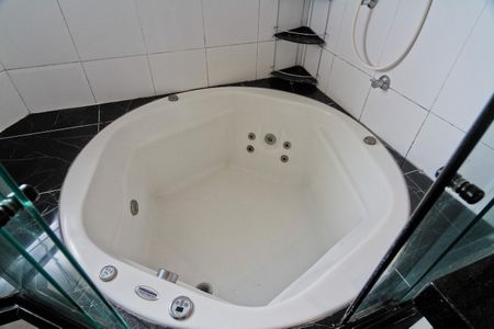 Apartamento à venda com 64m², 1 quarto e 2 vagas Apartamento à venda com 64m², 1 quarto e 2 vagasBanheiro da Suíte