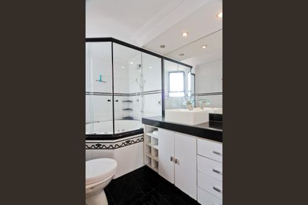 Apartamento à venda com 64m², 1 quarto e 2 vagas Apartamento à venda com 64m², 1 quarto e 2 vagasBanheiro da Suíte