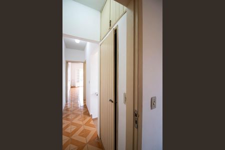 Casa à venda com 179m², 4 quartos e 2 vagasDetalhe corredor quartos 