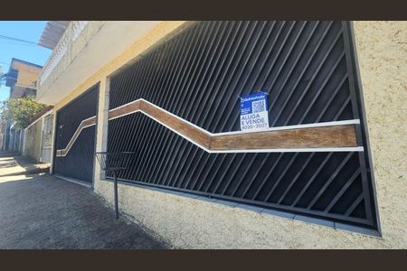 Casa para alugar com 140m², 4 quartos e 2 vagas Casa para alugar com 140m², 4 quartos e 2 vagasFachada