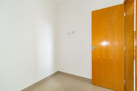 Quarto 2 de apartamento para alugar com 2 quartos, 42m² em Vila Antonieta, São Paulo