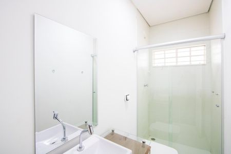 Casa para alugar com 180m², 3 quartos e 3 vagasBanheiro social