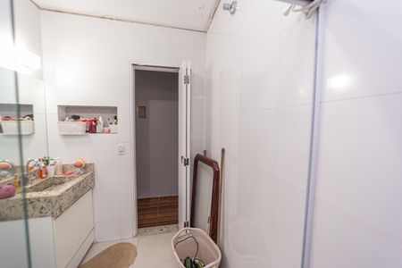 Casa à venda com 185m², 3 quartos e 2 vagasBanheiro 2