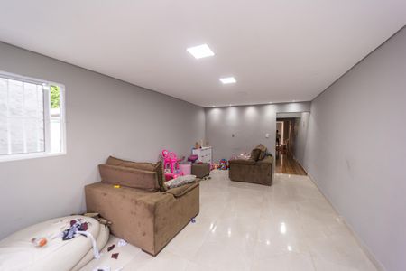 Casa à venda com 185m², 3 quartos e 2 vagasSala de TV