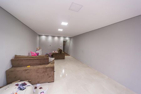 Casa à venda com 185m², 3 quartos e 2 vagasSala de TV