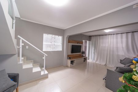 Casa à venda com 185m², 3 quartos e 2 vagasSala